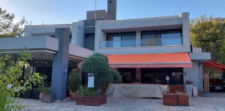 5 bedrooms House in Moniatis, Cyprus No. 31922