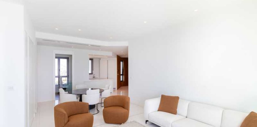 Квартира с 2 спальнями в Лимассол, Кипр №35030