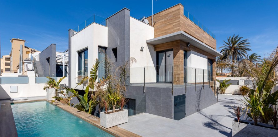 4 bedrooms Villa in La Mata, Spain No. 111815