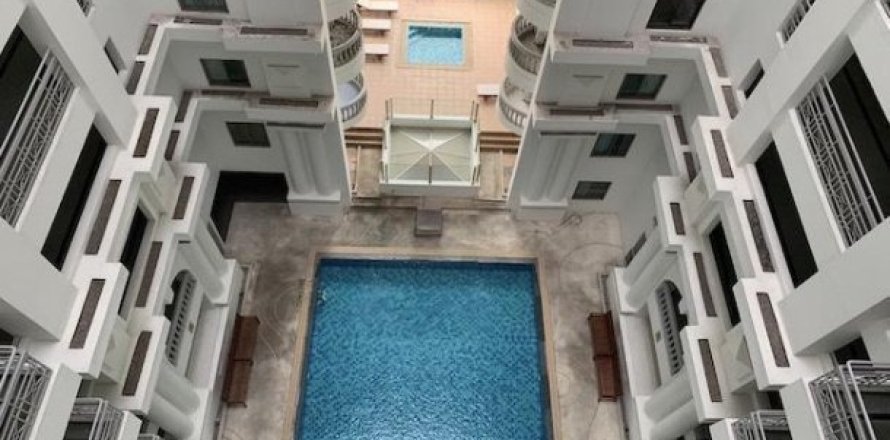 3 bedrooms Apartment in Bangkok, Thailand No. 97200