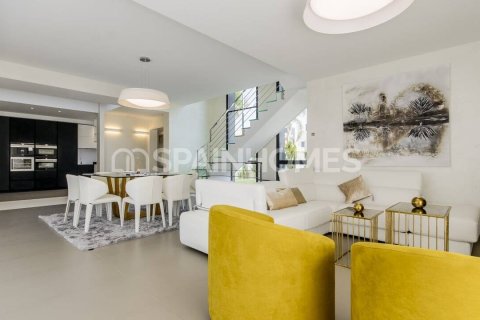 4 bedrooms Villa in Tan Binh, Vietnam No. 25755 9