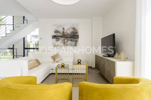 4 bedrooms Villa in Tan Binh, Vietnam No. 25755 8