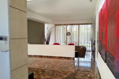 Дом с 5 спальнями в Лация, Кипр №81726 5