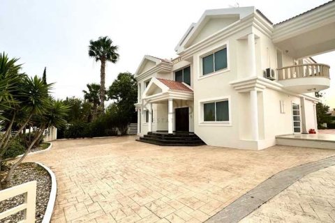 5 bedrooms Villa in Ypsonas, Cyprus No. 70731 1