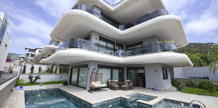 5 bedrooms Villa in Alanya, Turkey No. 16048