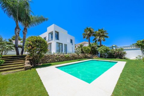 5 bedrooms Villa in Nueva Andalucia, Spain No. 27615