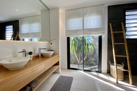 4 bedrooms Villa in Tamarin, Mauritius No. 60875 5