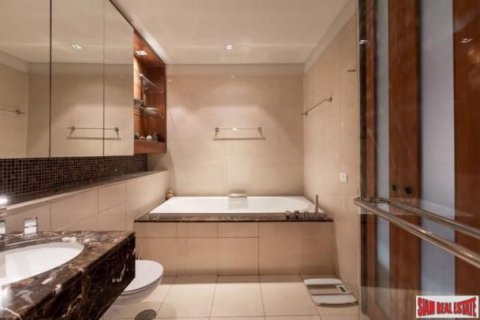 4 bedrooms Apartment in Bangkok, Thailand No. 96933 12