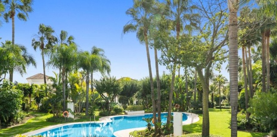 5 dormitorios Villa en Marbella, Spain No. 92330