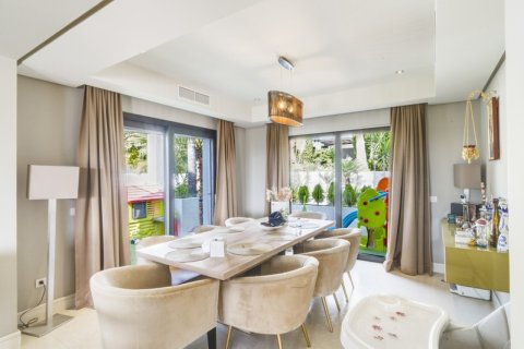 5 bedrooms Villa in Tan Xuan, Vietnam No. 92330 12