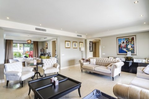 5 bedrooms Villa in Tan Xuan, Vietnam No. 92330 23