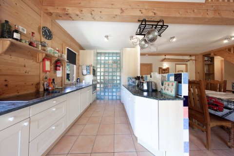 8 bedrooms House in Morzine, France No. 100117 7