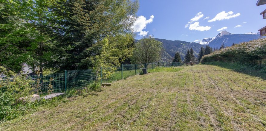 8 bedrooms House in Morzine, France No. 100117