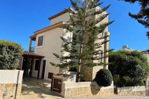 4 bedrooms House in Germasogeia, Cyprus No. 78339 1