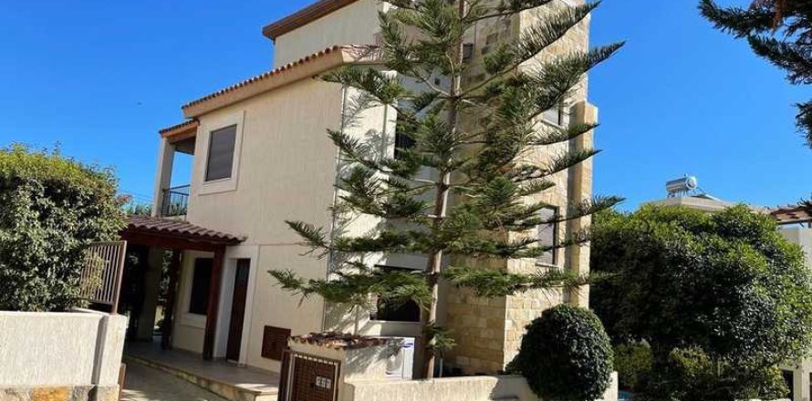 4 bedrooms House in Germasogeia, Cyprus No. 78339
