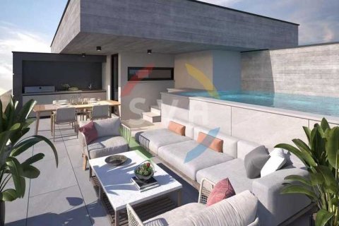 3 bedrooms Penthouse in Limassol, Cyprus No. 83324 2