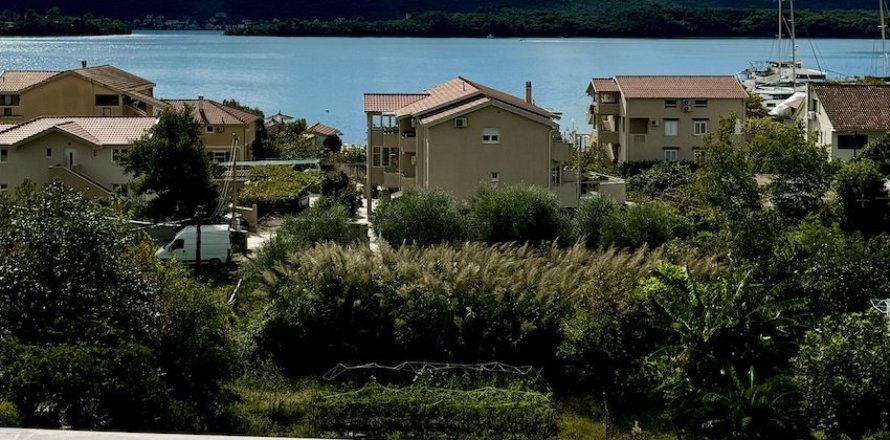 1 bedroom Apartment in Tivat, Montenegro No. 104730