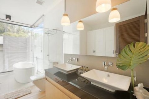 3 bedrooms Villa on the Chaweng Beach, Thailand No. 95965 8