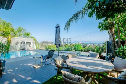 5 bedrooms Villa in Agios Athanasios, Cyprus No. 79632 2