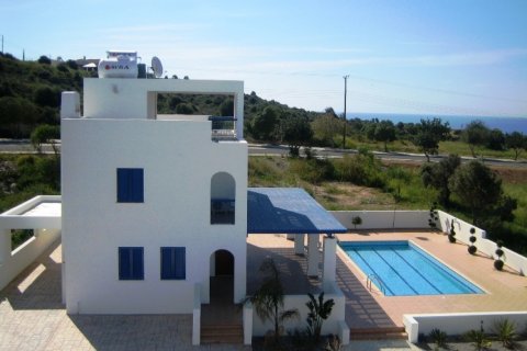 3 bedrooms Villa in Paphos, Cyprus No. 105585 2