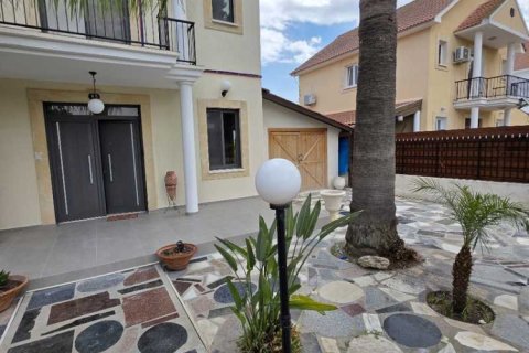 3 bedrooms House in Oroklini, Cyprus No. 101664 1