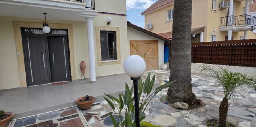 3 bedrooms House in Oroklini, Cyprus No. 101664