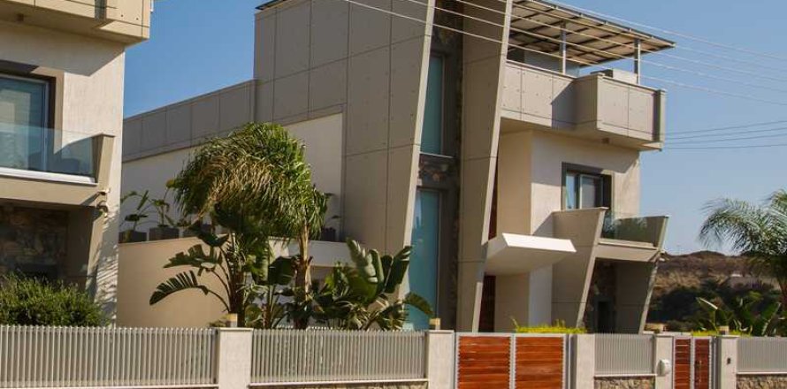 4 bedrooms House in Agios Tychonas, Cyprus No. 30998