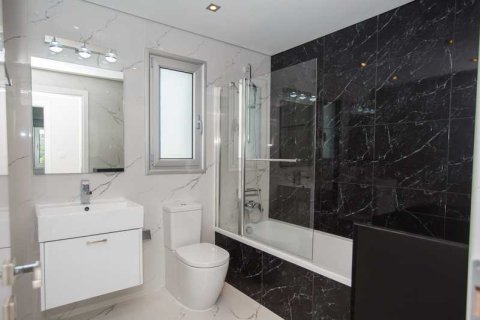 4 bedrooms House in Agios Tychonas, Cyprus No. 30998 3