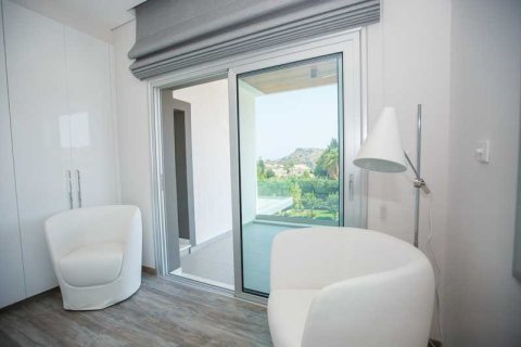 4 bedrooms House in Agios Tychonas, Cyprus No. 30998 8