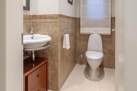 4 bedrooms Villa in Limassol, Cyprus No. 105474 1