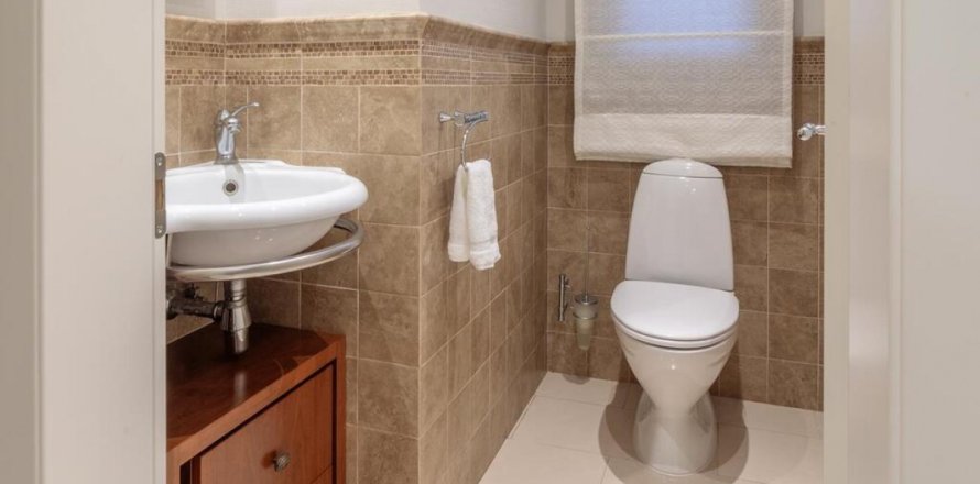 4 bedrooms Villa in Limassol, Cyprus No. 105474