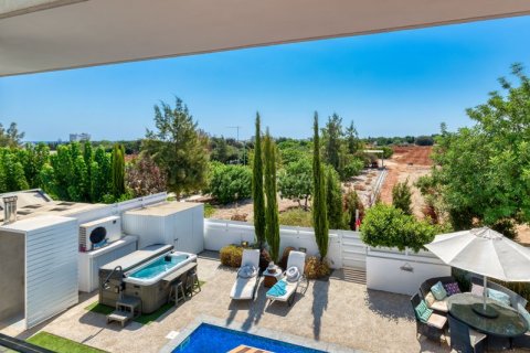 3 bedrooms Villa in Famagusta, Cyprus No. 36757 11