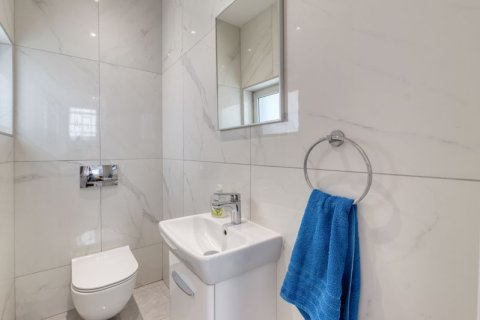 3 bedrooms Villa in Famagusta, Cyprus No. 36757 10