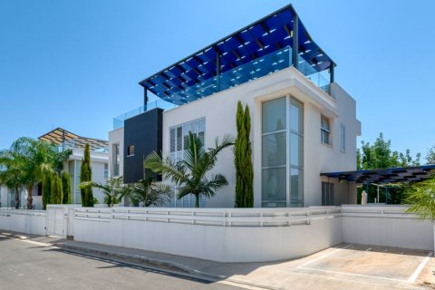 3 bedrooms Villa in Famagusta, Cyprus No. 36757 1