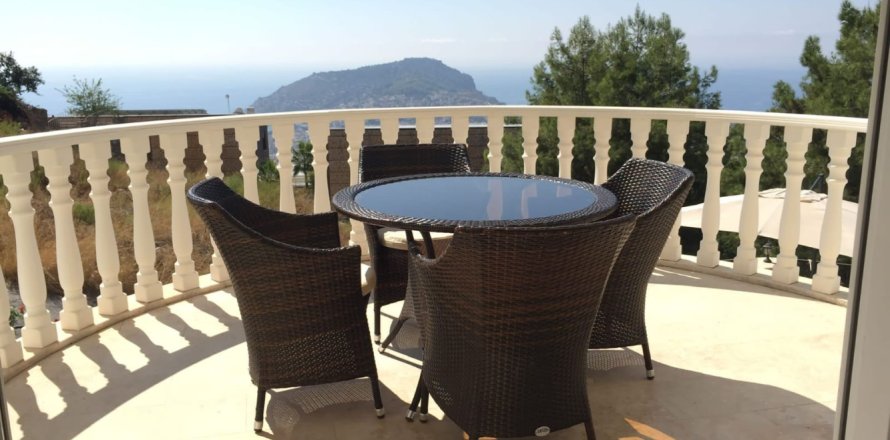 Вилла с 4 спальнями в Бекташ, Турция №14181