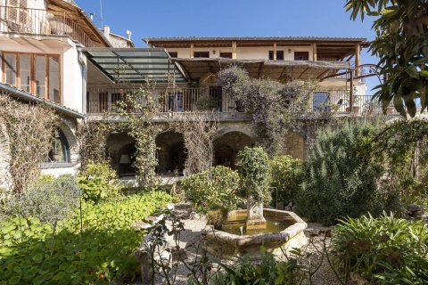 6 bedrooms Villa in La Colle-sur-Loup, France No. 99754 1