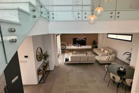 5 bedrooms Villa in Germasogeia, Cyprus No. 29817 4