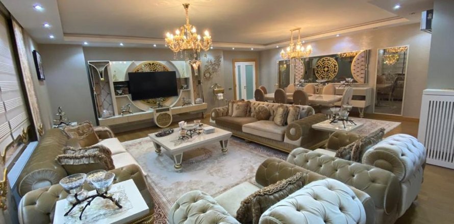 4 bedrooms Apartment in Istanbul, Turkey No. 15377