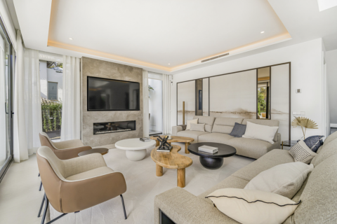 6 bedrooms Villa in Tan Xuan, Vietnam No. 83897 2