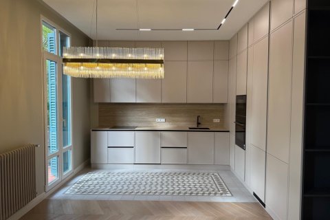 3 bedrooms Apartment in L'Eixample, Spain No. 99179