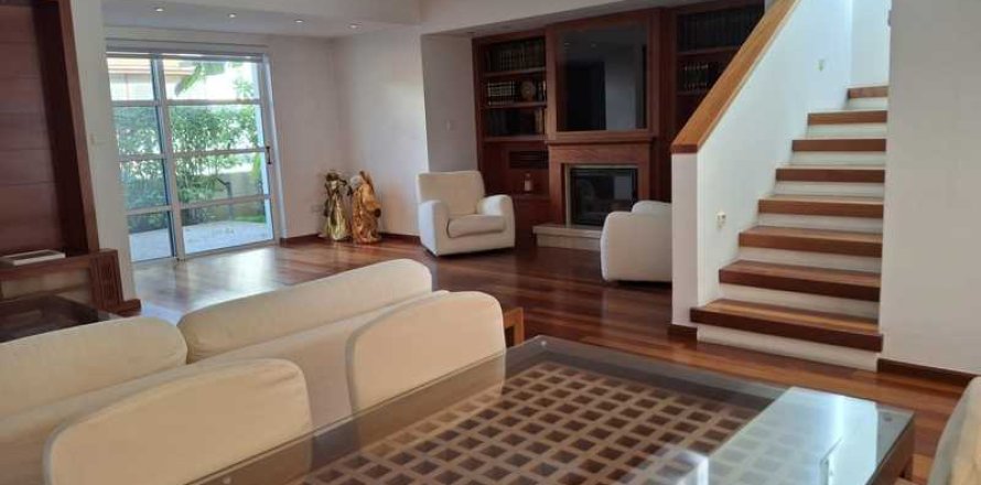 3 bedrooms House in Limassol, Cyprus No. 77107