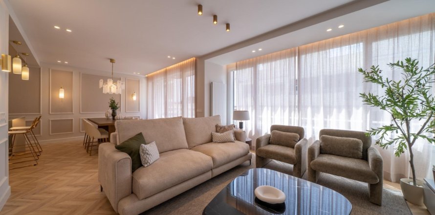 3 bedrooms Apartment in Madrid, Spain No. 124724