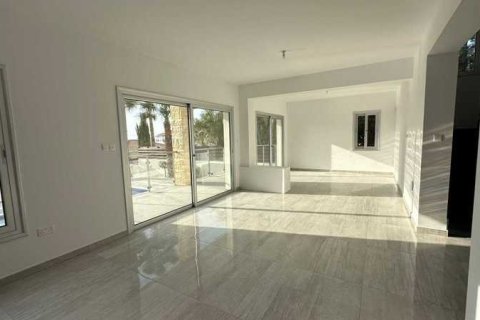 5 bedrooms House in Kissonerga, Cyprus No. 29244 3