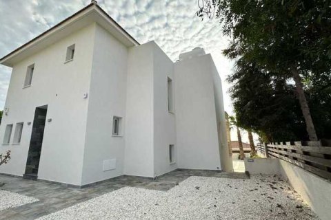 5 bedrooms House in Kissonerga, Cyprus No. 29244 2