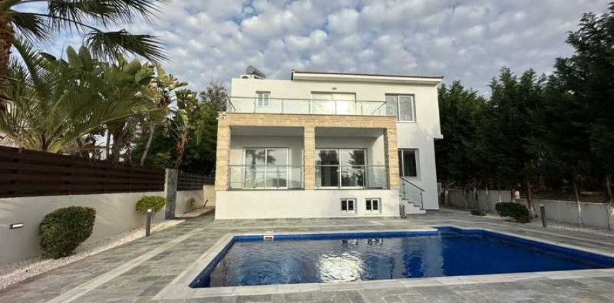 5 bedrooms House in Kissonerga, Cyprus No. 29244