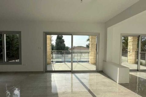 5 bedrooms House in Kissonerga, Cyprus No. 29244 4