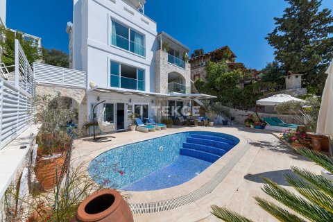 4 bedrooms Villa in Kas, Turkey No. 120658 1