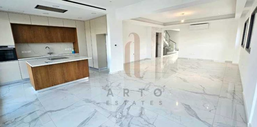 4 bedrooms House in Limassol, Cyprus No. 63279