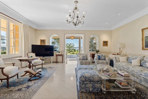6 bedrooms Villa in Antibes, France No. 80629 8