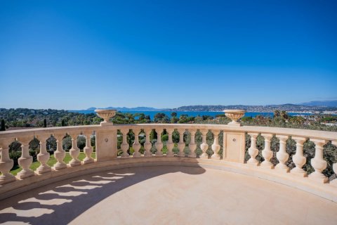 6 bedrooms Villa in Antibes, France No. 80629 18